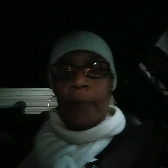 Meet your Posher, Monica - Picture 1 of 2